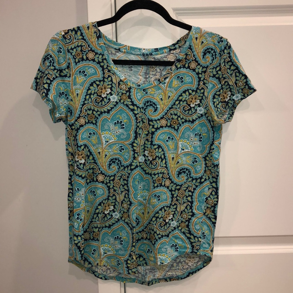 Short sleeve loose fitting shirt